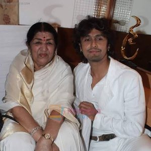 Lata Mangeshkar & Sonu Nigam 的头像