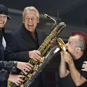 QL & Pepe Lienhard Horns 的头像