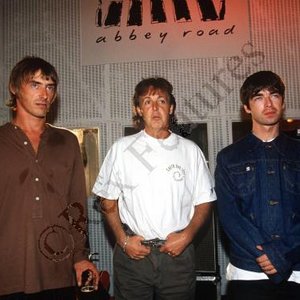 Noel Gallagher, Paul McCartney, Weller のアバター