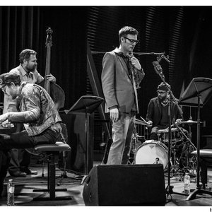 Keefe Jackson / Oscar Jan Hoogland / Joshua Abrams / Mikel Patrick Avery 的头像