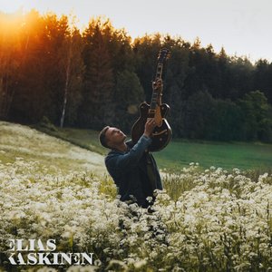 Meidän tässä kuuluisi rakastuu