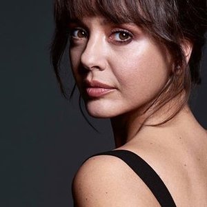 Zeynep Özyılmazel 的头像