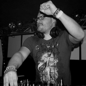 Traffik photo provided by Last.fm