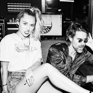 Miley Cyrus & Andrew Wyatt 的头像