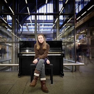 Emily Hall 的头像