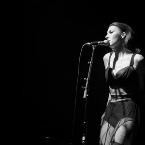 Chrysta Bell 的头像