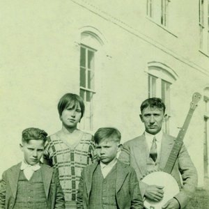 Shortbuckle Roark & Family 的头像