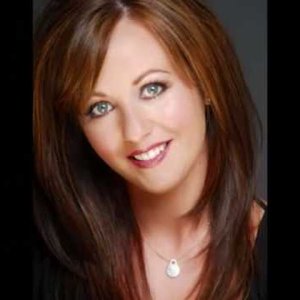 Lisa Kelly of Celtic Women 的头像