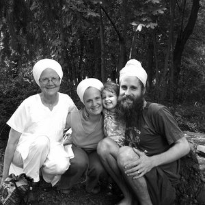 Prabhu Nam Kaur & Snatam Kaur için avatar