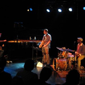 Side A [Ken Vandermark / Håvard Wiik / Chad Taylor] 的头像