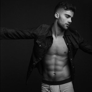 Max Ehrich 的头像