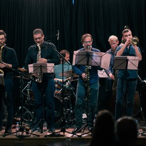 Onze Heures Onze Orchestra 的头像