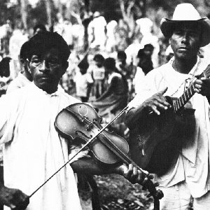 Avatar de Huastecan Aztec ritual dancers, violinist, guitarist