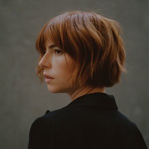 “Jessie Buckley”的封面