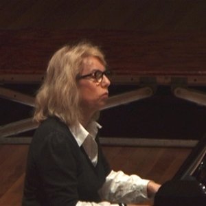 Elizabeth Drake için avatar