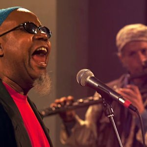 Cosmic Vibrations ft. Dwight Trible 的头像