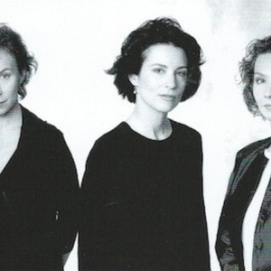 Carol Robinson, Clara Novakova, Cathy Milliken 的头像