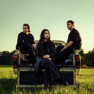 Miten ihmiset löytää toisiaan (feat. Överi) - Single