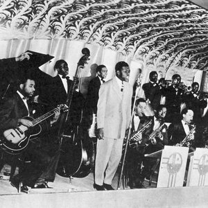 Jay McShann and His Orchestra 的头像