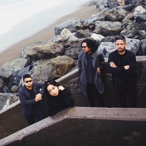 Up Dharma Down 的头像