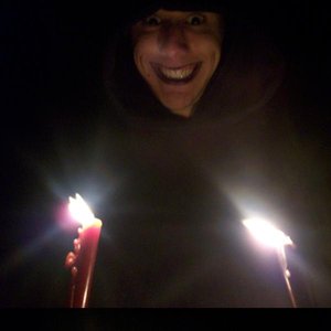 Red Faced Laughter 的头像