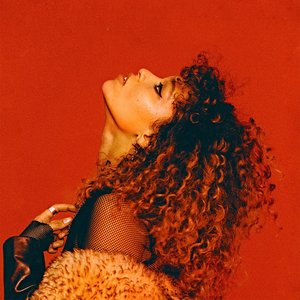 Izzy Bizu 的头像