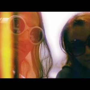 “Abril & The Blackbirds”的封面