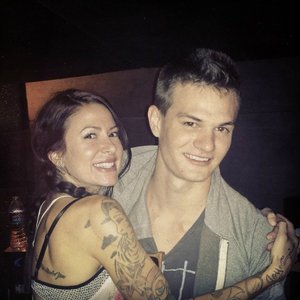 Paris Blohm & Taylr Renee 的头像