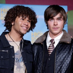 'Zac Efron & Corbin Bleu'の画像