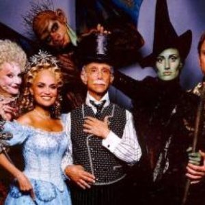 Avatar di Norbert Leo Butz, Kristin Chenoweth, Christopher Fitzgerald, Michelle Federer & Idina Menzel