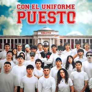 CON EL UNIFORME PUESTO