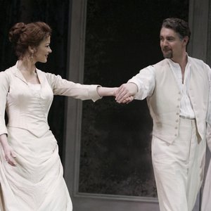 Catherine Zeta-Jones, Alexander Hanson 的头像