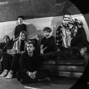 Flying Moon In Space 的头像