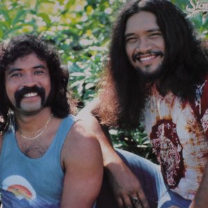 Cecilio & Kapono 的头像