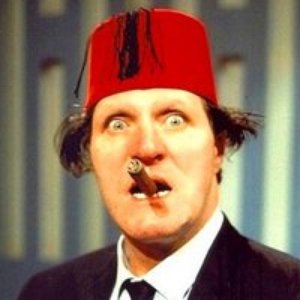 “Tommy Cooper”的封面