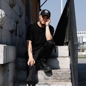 Blake Light 的头像