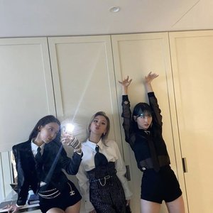 NAYEON, MOMO, CHAEYOUNG 的头像