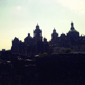 De la muy Noble, Leal e Imperial