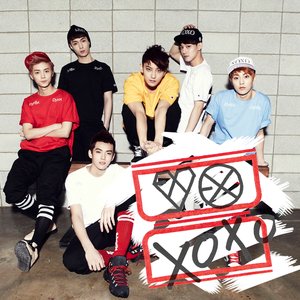 “XOXO (Hug Ver.)”的封面