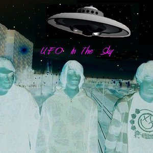 “UFO IN THE SKY”的封面