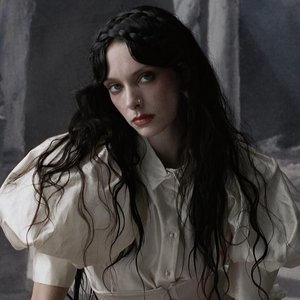 Holly Humberstone のアバター