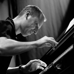 DOMINIK WANIA TRIO 的头像