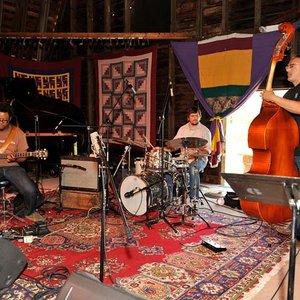 Jeff Parker Trio 的头像