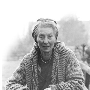 Elizabeth Poston 的头像