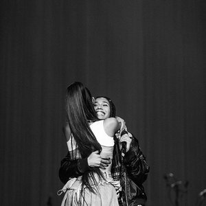 Bia & Ariana Grande için avatar