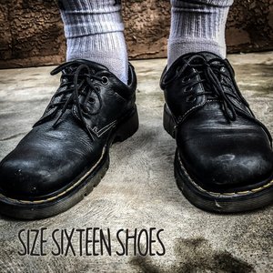 “Size Sixteen Shoes”的封面