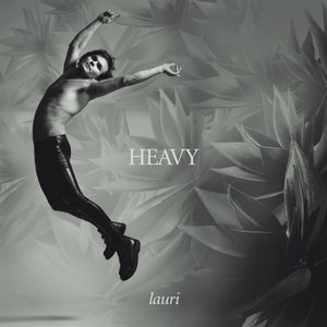 “Heavy”的封面