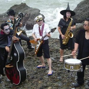 “FUJIYAMA MONSTERS”的封面