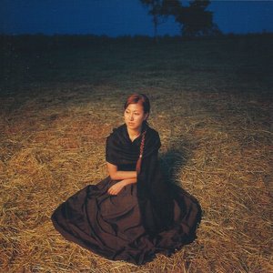 輝く月が照らす夜