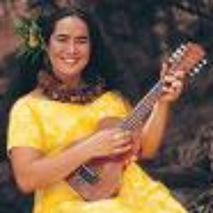 “Kainani Kahaunaele”的封面